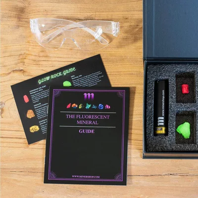 Kit di minerali fluorescenti Minershop con lampada UV
