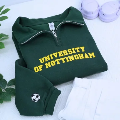 Felpa con mezza zip e logo ricamato personalizzato Embroly