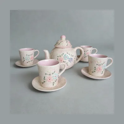 Set teiera e tazze in ceramica a fiori