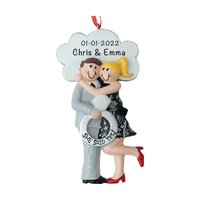 Personalisierter Christbaumschmuck zur Verlobung
