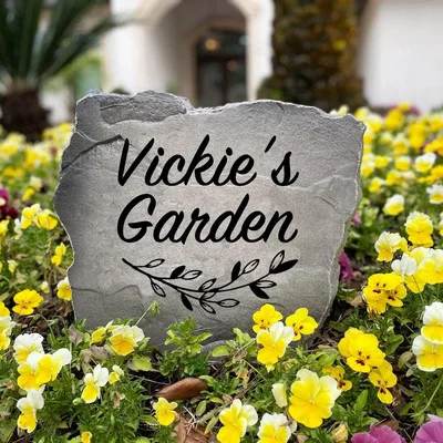 Personalisierter Garten-Trittstein mit Monogramm