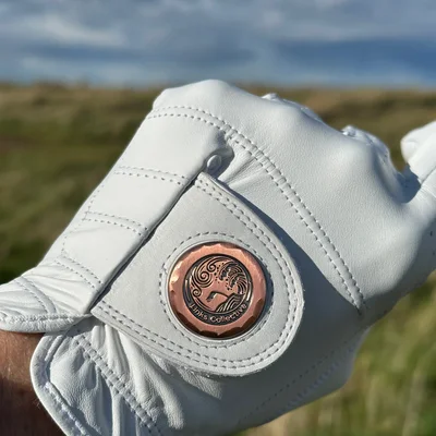 Links Collective Golfhandschuh aus Leder mit Ballmarker