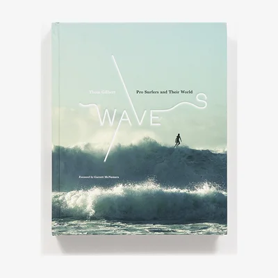 Waves: Pro Surfers and Their World di Thom Gilbert