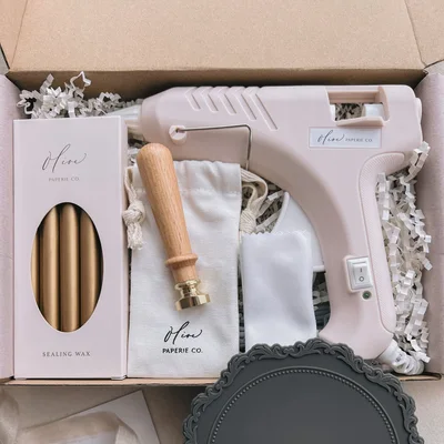 Olive Paperie Siegelset mit Messingstempel und Siegelwachs